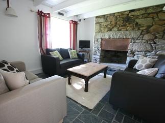 Rosehill Cottage is located in Bodmin