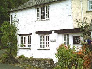 Slades Cottage is located in Bodmin