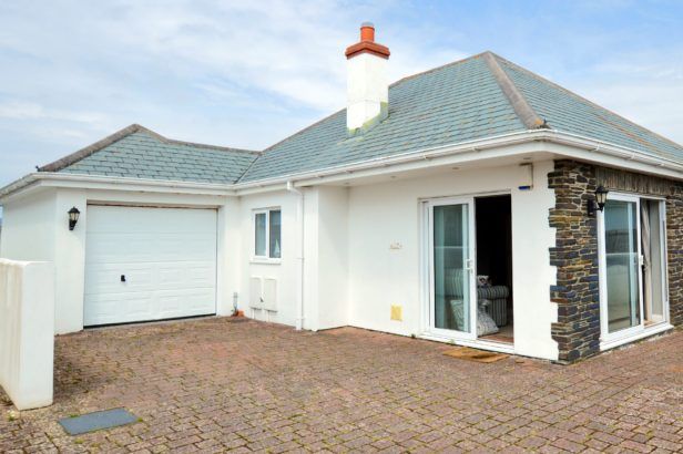 Seven Bays House is located in St Merryn