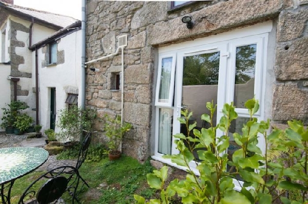 Dingley Cottage is located in Falmouth