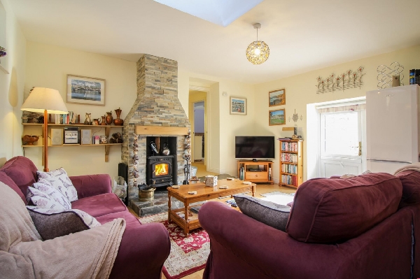 Sloe Cottage price range is from just £329