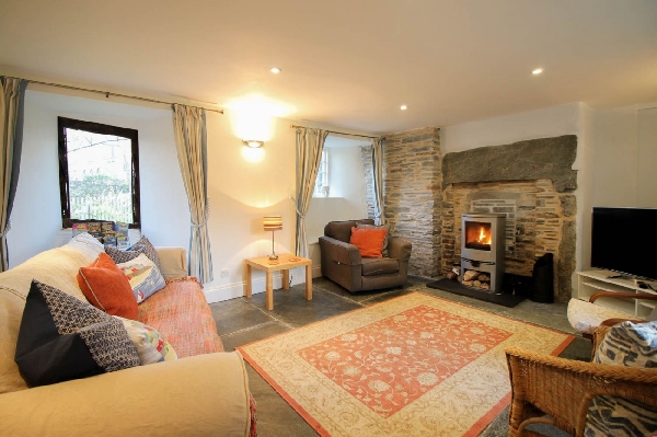 Fontevrault Cottage is in Tintagel, Cornwall