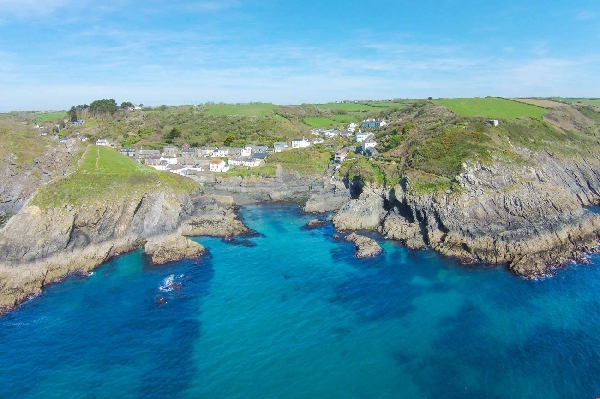Bay Cottage is in Portloe, Cornwall