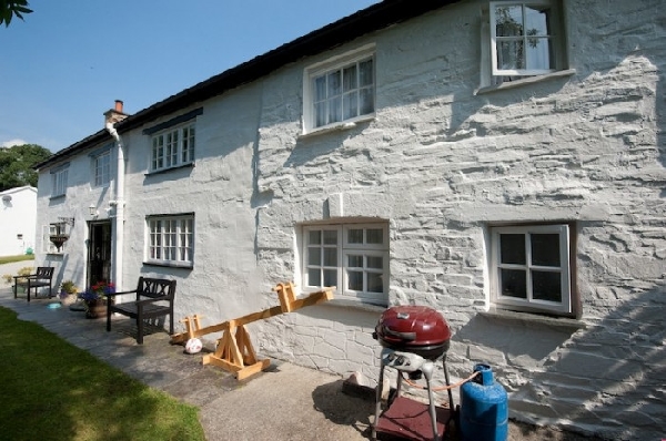 Rivermead Farm Cottage sleeps 8