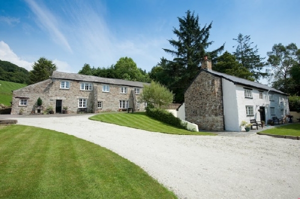 Rivermead Farm Cottage price range is from just £495