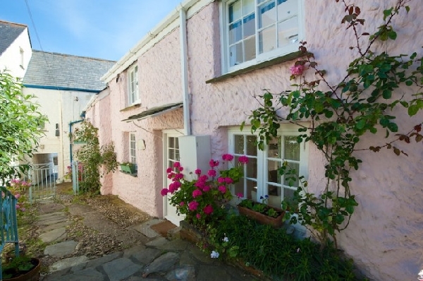 Cobblestones is located in St Mawes