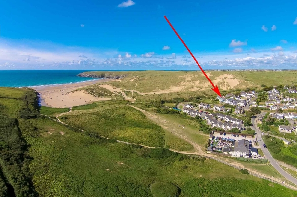 Springtide is located in Holywell Bay
