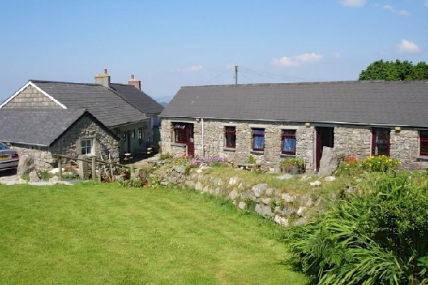 Towan at Chycarne Farm is located in Praa Sands