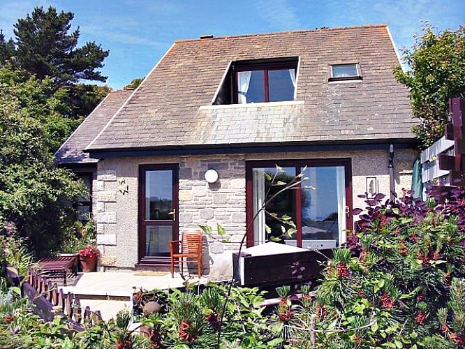 Click here for more about Crags 26 Bay View Cottage