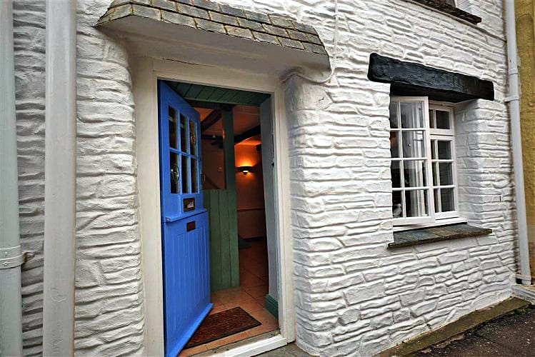 Farthing Cottage is located in Polperro