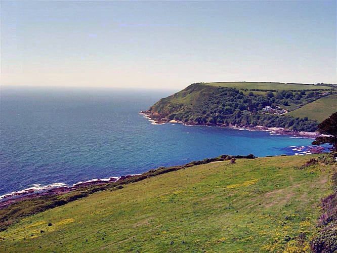 8 Talland is located in Talland Bay